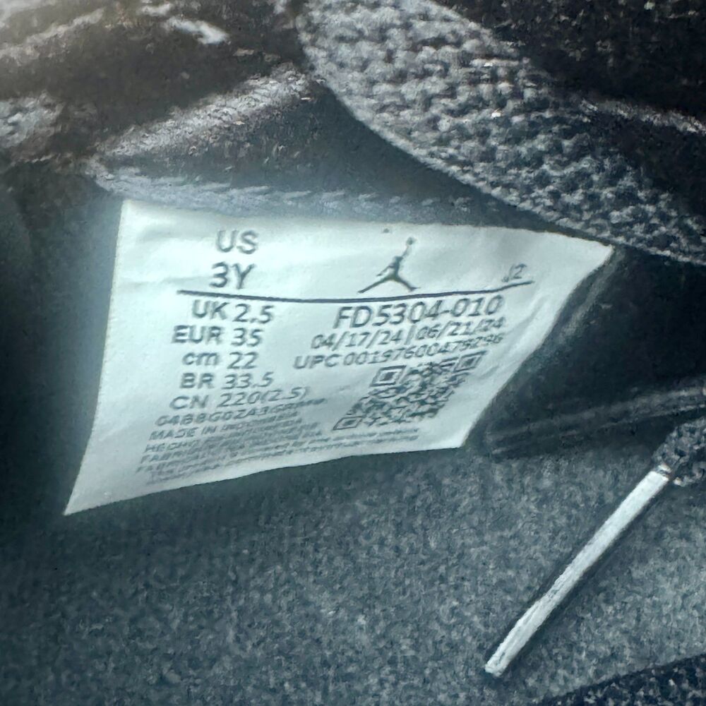 AIR JORDAN 1 RETRO HIGH "BLACK/ MEDIUM GREY/ WHITE" PS -Big Kids 3 - NEW in box - Picture 5 of 9